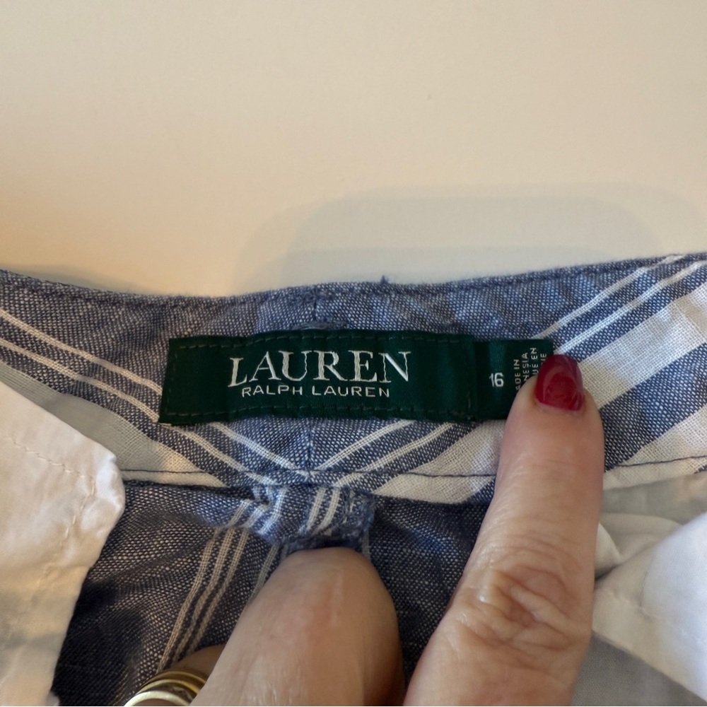 Lauren Ralph Lauren Women’s 16 Chino Style Shorts White Blue Chambray  Striped - Picture 3 of 7
